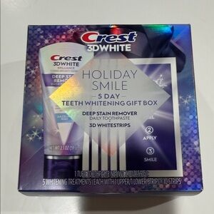 Crest 3D White Holiday Smile Gift Box - Silver and Purple